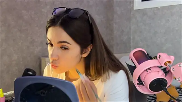 Snapshot of CupSizeGirl chatting on 03.25.26 CupSizeGirl online show from 03.25.26