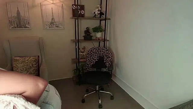 Snapshot of _Victoria_Collins chatting on 06.17.26 Victoria Collins online show from 06.17.26