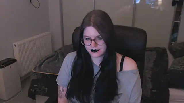 Snapshot of GothSuccubusBabe chatting on 06.10.26 GothSuccubusBabe online show from 06.10.26