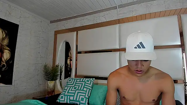 Snapshot of Charlot_Jeremy69 chatting on 03.22.25 Charlot Jeremy69 online show from 03.22.25