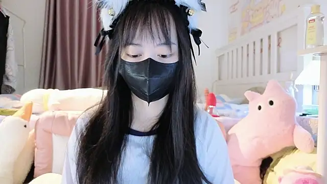 Snapshot of love-uiui chatting on 10.12.25 love-uiui online show from 10.12.25