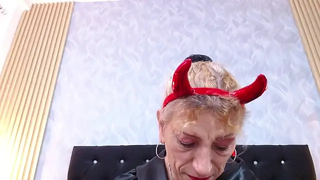 xandrinakarzon online show from 10.31.25