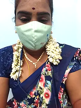 Snapshot of Tamil_riyalini12 chatting on 10.13.25 Tamil riyalini12 online show from 10.13.25