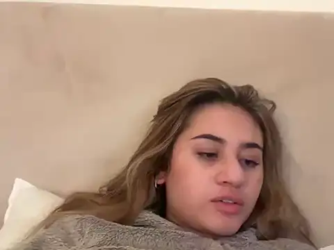 Snapshot of knizou chatting on 10.14.25 knizou online show from 10.14.25