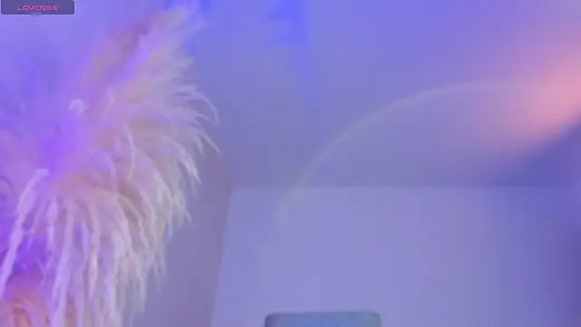 liiamluna  online show from 11.11.25