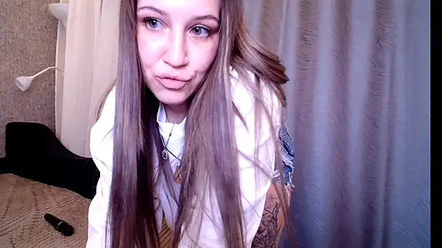 Snapshot of CherryZlata chatting on 11.30.25 CherryZlata online show from 11.30.25