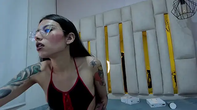 viollettaa  online show from 11.16.25