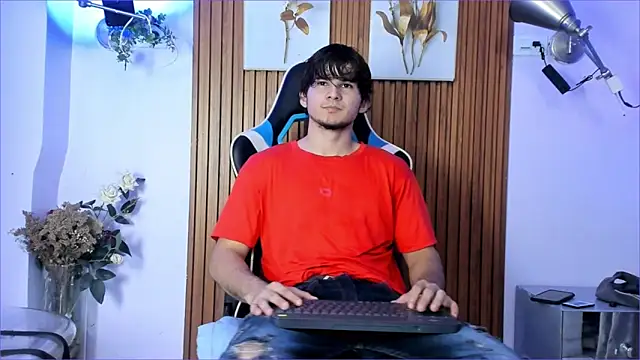 Snapshot of Jhossua_ chatting on 09.10.25 Jhossua  online show from 09.10.25