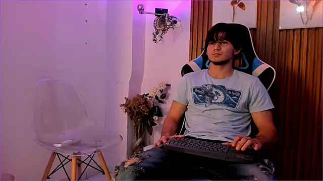 Snapshot of Jhossua_ chatting on 09.11.25 Jhossua  online show from 09.11.25