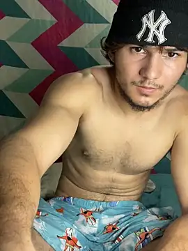 Snapshot of Jhossua_ chatting on 10.04.25 Jhossua  online show from 10.04.25