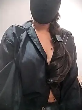 Snapshot of Sona-99 chatting on 11.29.25 Sona-99 online show from 11.29.25