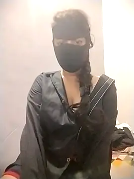 Snapshot of Sona-99 chatting on 11.29.25 Sona-99 online show from 11.29.25