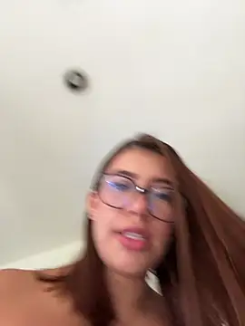 sara calderon online show from 04.10.26