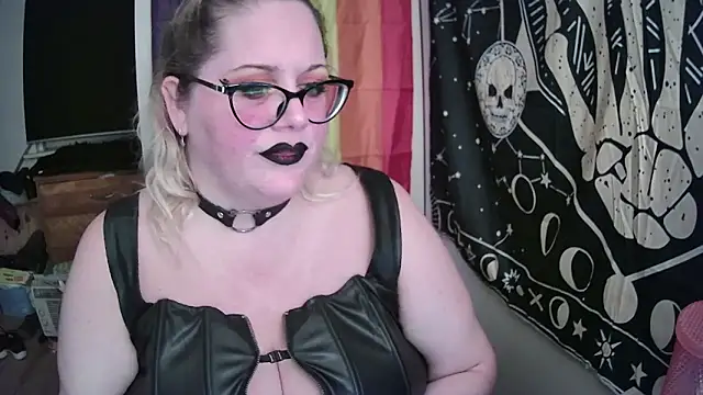 Snapshot of Kinky_Witch chatting on 09.09.25 Kinky Witch online show from 09.09.25