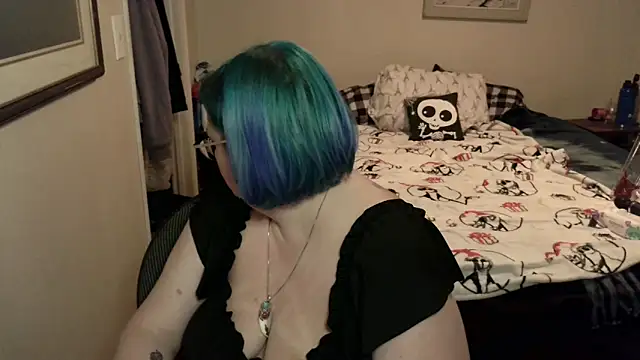 Snapshot of Kinky_Witch chatting on 10.18.25 Kinky Witch online show from 10.18.25