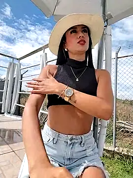 Juliana Xander online show from 11.25.25