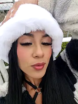 Juliana Xander online show from 12.22.25