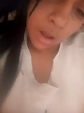 Snapshot of srtsara chatting on 11.05.25 srtsara online show from 11.05.25