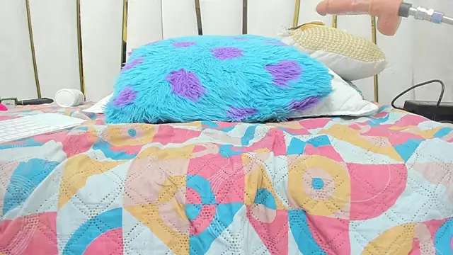 juliette pretty  online show from 12.16.25