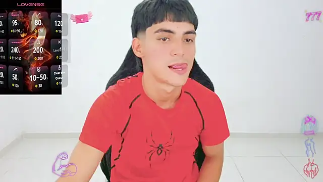 Snapshot of Thommy_cute chatting on 06.18.26 Thommy cute online show from 06.18.26