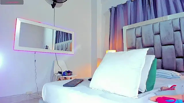 milfhorny 69 online show from 11.12.25