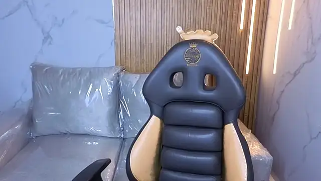 Stephany Rodriguez online show from 11.21.25