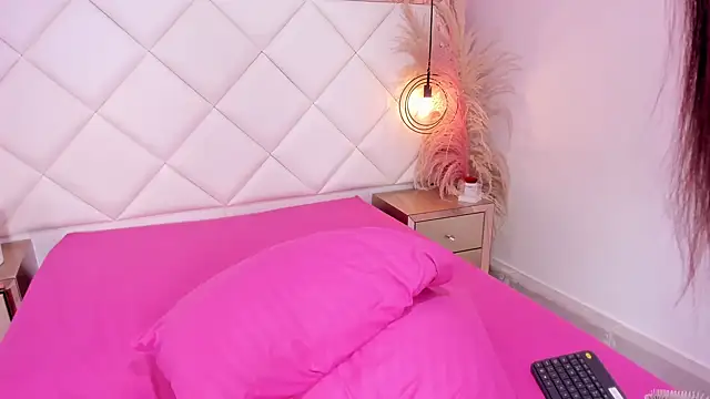 Lucianaa Collins online show from 11.05.25