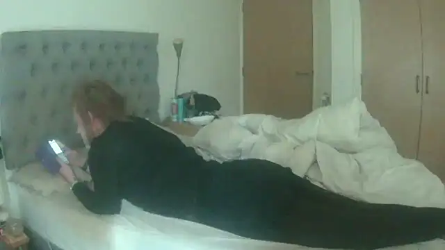 Snapshot of avamaxwell chatting on 06.17.26 avamaxwell online show from 06.17.26