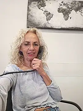 Snapshot of clarabell4 chatting on 05.19.26 clarabell4 online show from 05.19.26