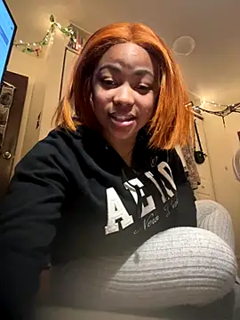 Snapshot of nuttybutter999999 chatting on 12.17.25 nuttybutter999999 online show from 12.17.25