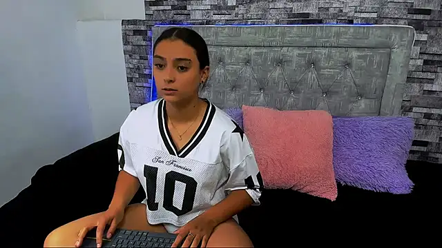 nicolexxaleja online show from 10.16.25