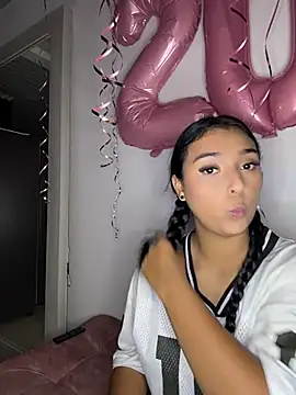 Snapshot of nicolexxaleja chatting on 06.27.26 nicolexxaleja online show from 06.27.26
