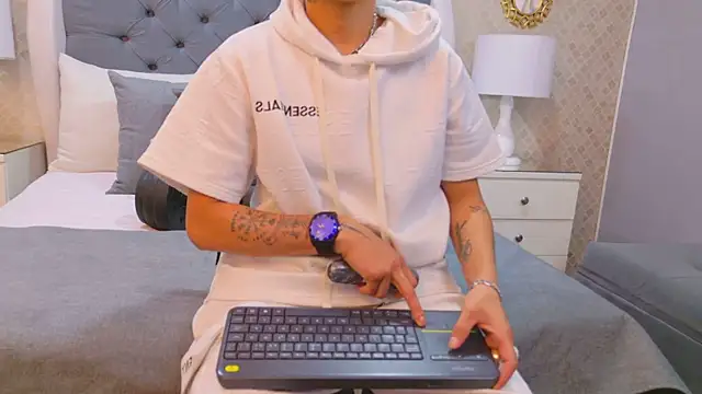 ZoeKrug online show from 10.06.25