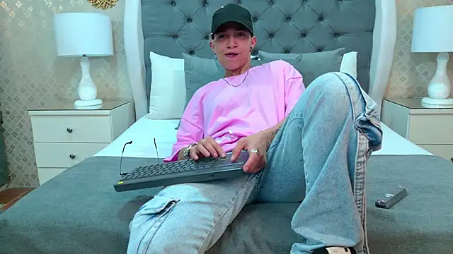 ZoeKrug online show from 11.08.25