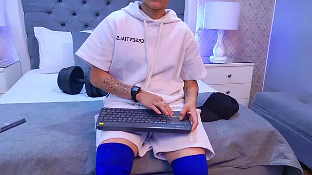 ZoeKrug online show from 11.28.25