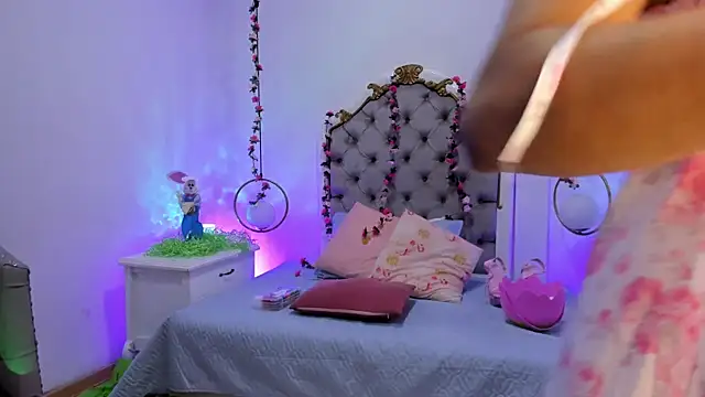 Snapshot of Yourwishisme_val chatting on 03.28.26 Yourwishisme val online show from 03.28.26