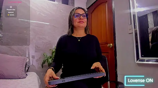 Snapshot of Agatha_Pleasure chatting on 09.09.25 Agatha Pleasure online show from 09.09.25