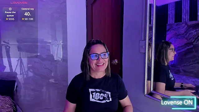 Snapshot of Agatha_Pleasure chatting on 09.19.25 Agatha Pleasure online show from 09.19.25