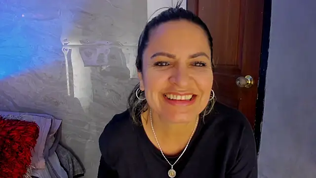 Snapshot of Agatha_Pleasure chatting on 10.17.25 Agatha Pleasure online show from 10.17.25