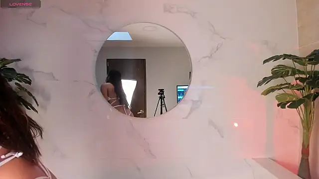 Bella Williiams online show from 10.11.25