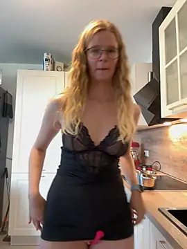 Bikergirl 97 online show from 09.30.25