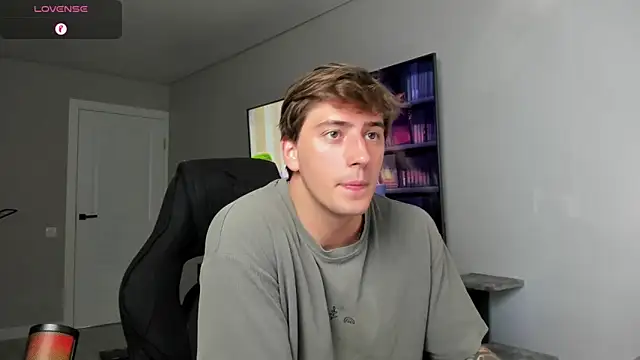 Snapshot of DaniHort chatting on 05.17.26 DaniHort online show from 05.17.26