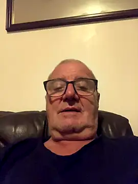 Snapshot of mke1874 chatting on 10.04.25 mke1874 online show from 10.04.25