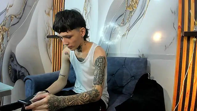 StraightBoy Nick online show from 09.23.25