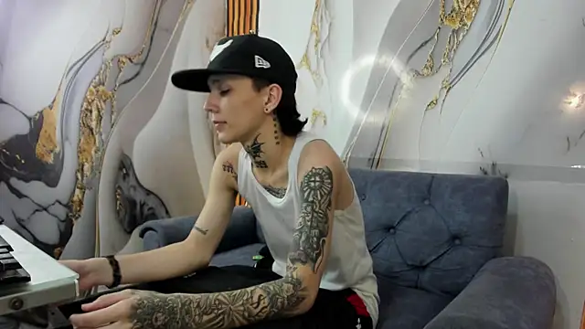 StraightBoy Nick online show from 10.28.25