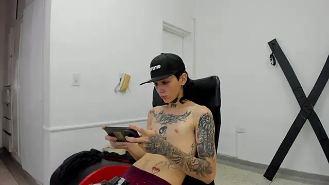 Snapshot of StraightBoy_Nick chatting on 04.17.26 StraightBoy Nick online show from 04.17.26