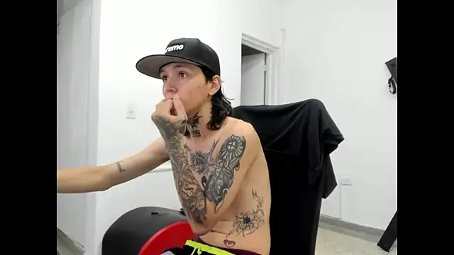 Snapshot of StraightBoy_Nick chatting on 04.19.26 StraightBoy Nick online show from 04.19.26