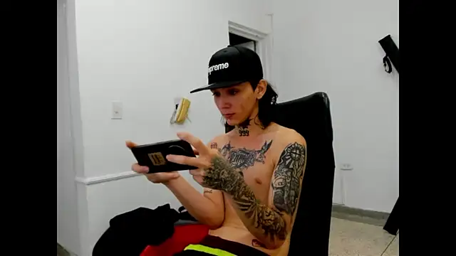 Snapshot of StraightBoy_Nick chatting on 04.20.26 StraightBoy Nick online show from 04.20.26