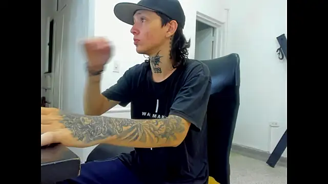 Snapshot of StraightBoy_Nick chatting on 04.22.26 StraightBoy Nick online show from 04.22.26