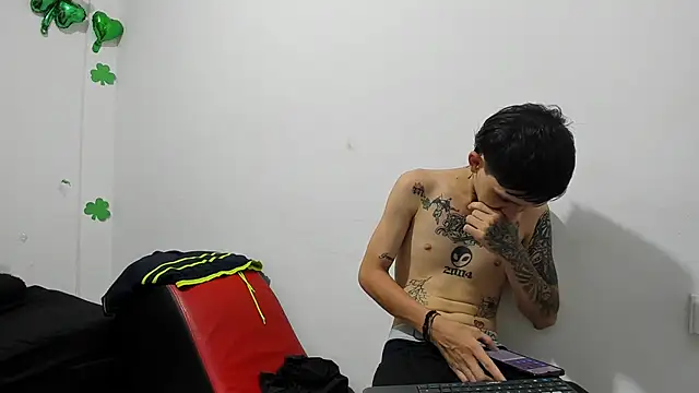 Snapshot of StraightBoy_Nick chatting on 04.26.26 StraightBoy Nick online show from 04.26.26